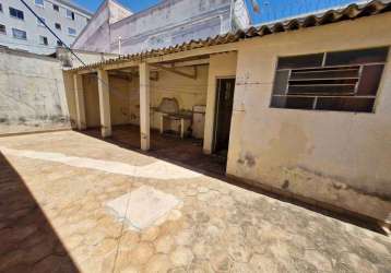 Casa com 3 quarto(s) e 2 banheiro(s) para alugar, 1 m² por r$ 2000 / mês