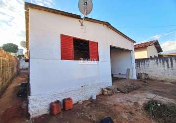 Casa com 3 quarto(s) e 2 banheiro(s) para alugar, 60 m² por r$ 870 / mês