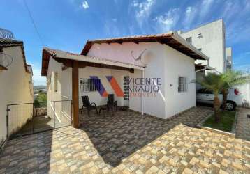 Casa ampla com três quartos a venda, bairro sta lucia em betim.