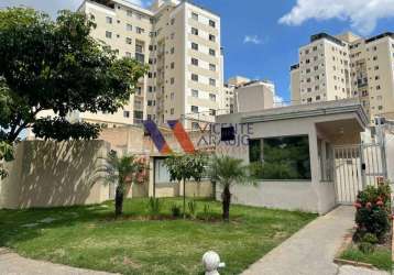 Apartamento moderno de 2 quartos com varanda em ótima localização.