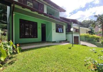 Casa ampla à venda com 4 quartos no itacorubi, florianópolis/sc.