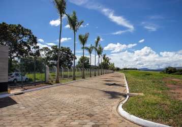 Viva ao lado da natureza! terreno à venda em condomínio exclusivo na beira da represa de furnas