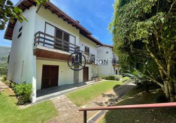 Casa duplex a venda no bairro alto.