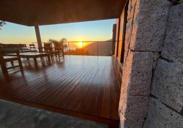 Casa alto padrão com 3 dormitórios e  vista mar na praia da silveira - garopaba/sc