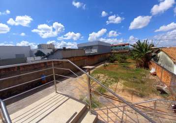 Lote comercial e residencial com iptu e 2 residências, potencial para investidor..confira!