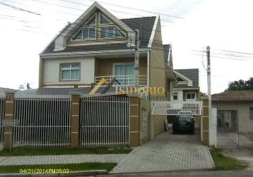 Triplex em cond.,03 qtos,suíte,churrasq.,ático,bem localizado