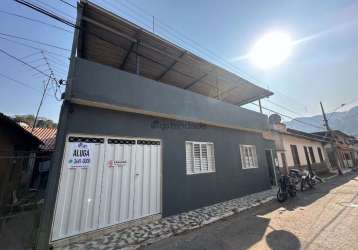 Casa com 3 quartos para alugar na vila campinas, sabará , 196 m2 por r$ 1.600