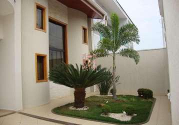 Casa com 3 dormitórios à venda, 300 m²