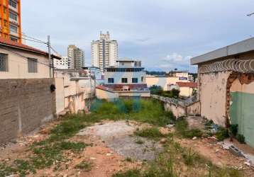 Terreno à venda no centro de divinópolis-mg: infraestrutura completa, rua asfaltada e vizinhança tranquila!