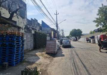 Galpão  e prédio de quatro andares  no polo das cestas basicas