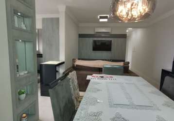 Apartamento na rua 240 em meia praia