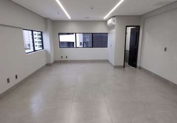 Sala comercial 70m² de frente ao shopping flamboyant  edifício evidence office