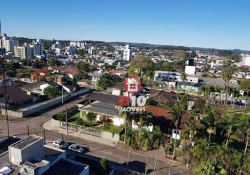 Casa de esquina em localização privilegiada