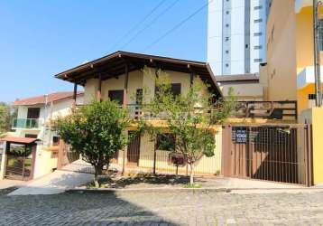 Casa com 5 quartos à venda na rua josé morais pinós, 552, treviso, caxias do sul, 225 m2 por r$ 570.000