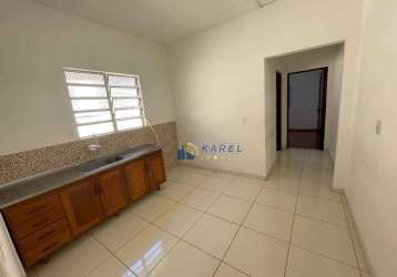 Casa para alugar com 1 dormitório, sala, cozinha, banheiro, quintal com lavanderia e sem garagem no coração da cidade ademar!!