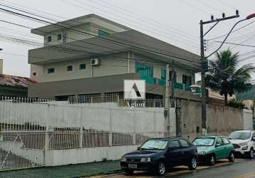 Casa incrível com 5 dormitórios (sendo 4 suítes) e terraço vista mar em são josé