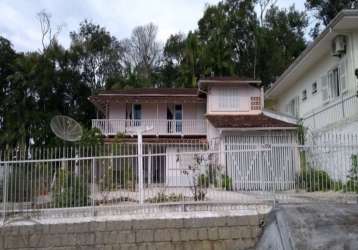 Casa à venda em brusque - sc, bairro primeiro de maio: 5 quartos, 2 suítes, 3 banheiros, 1 vaga, 195m²!