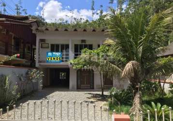 Casa à venda no bairro rio branco em brusque/sc