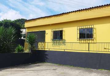 Casa comercial com 2 quartos, quintal e 3 vaga