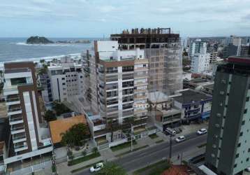 Ótima cobertura com linda vista da praia