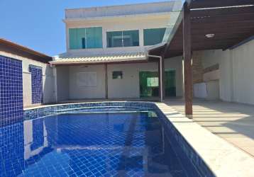 Sobrado com piscina a 200 metros da praia em peruíbe.