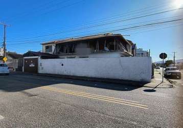 Casa em condomínio fechado com 4 quartos à venda na avenida santa catarina, 1520, balneário, florianópolis por r$ 1.400.000