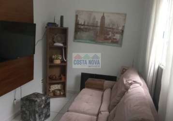 Casa  geminada com 3 quartos e garagem