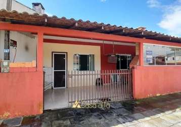 Casa semi mobiliada no bom retiro à 650m da praia