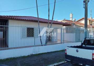 Casa a venda com 4 quartos sendo 2 suítes em bairro nações em balneário camboriú.sc