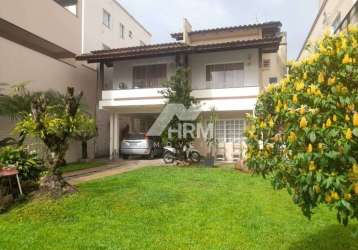 Casa à venda em camboriú - areias, com churrasqueira e sacada