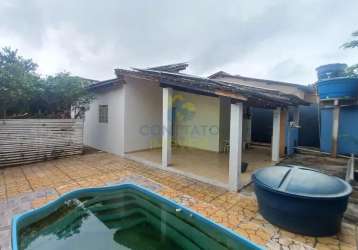 Casa com piscina no bairro santa cruz