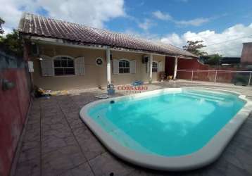 Casa com piscina em praia de leste