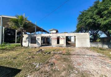 Casas em frente a rodovia em pontal do paraná