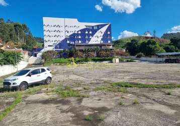 Terreno plano e cimentado com 5.356 m² para estacionamento de ônibus a 1.200 metros da basílica de