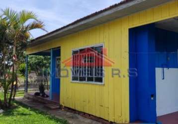 Casa central com espaço incrível de terreno