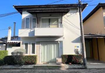 Casa com 4 quartos à venda na rua marieta brito da luz, buraquinho, lauro de freitas por r$ 720.000