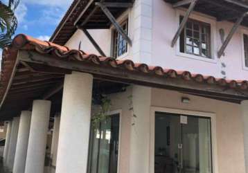 Casa com 4 quartos à venda na rua juracy magalhães, pitangueiras, lauro de freitas por r$ 830.000