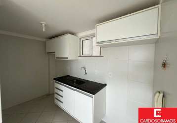 Apartamento com 2 quartos para alugar na avenida brigadeiro mário epinghaus, 1, centro, lauro de freitas, 56 m2 por r$ 1.600