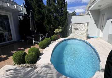 Casa à venda em canoas, jardim do lago - imóvel com closet, churrasqueira e piscina