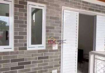 Casa tem 2d, sendo 1 suíte em condominio proximo a embraer