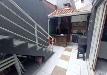 Vende-se sobrado invertido, localizado na vila cintra