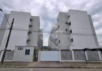 Apartamento 2 dormitorios mobiliado no bairro espinheiros em itajai