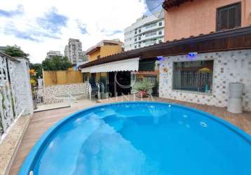 Casa com piscina, hidro e varanda gourmet em condomínio fechado na freguesia