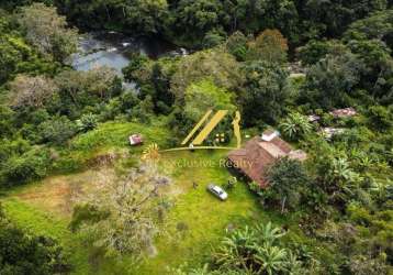 Fazenda de cacau no município de ilhéus, quase em itajuípe. 125 hectares. plantação de cacau e também de açaí.  o rio almada passa por dentro dela.