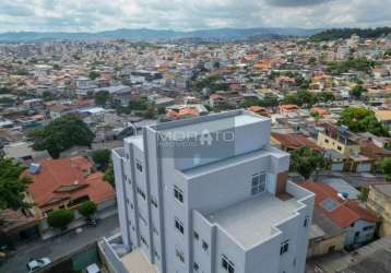 Cobertura com 4 quartos sendo 1 suíte, 3 vagas, prédio com elevador