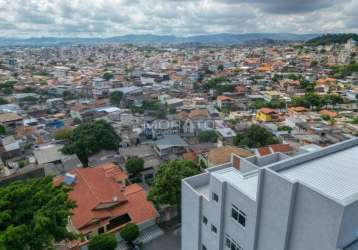 Cobertura com vista definitiva, 3 quartos sendo 1 suíte, 2 vagas, prédio com elevador