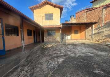 Lote de 200 m² com casa em excelente localização no bairro pedra azul