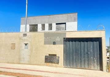 Oportunidade!!!casa de 03 quartos com suíte , 02 vagas e amplo espaço externo no xangri-lá