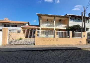 Casa 04 dormitórios, averbada, quadra mar, r$ 1.200.000,00, gravatá, navegantes