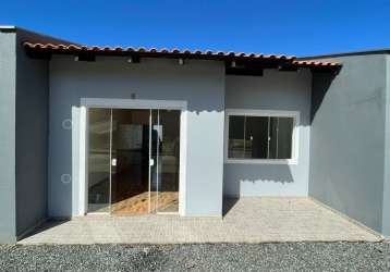 Casa em condomínio fechado à venda na praia de barra velha! pronta p/ financiar!